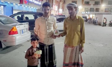 رئيس مجلس الحراك الثوري بمحافظة حضرموت يسلم جائزتي مسابقة دائرة الفكر والثقافة