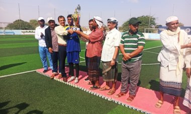 برعاية انتقالي أبين ثانوية الرواء تتوج بكأس النسخة الثانية للبطولة المدرسية الكروية بمدارس زنجبار وخنفر