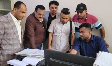 الداؤودي والسقاف.. يدشنان العمل بالنظام الإلكتروني في مكتب الواجبات الزكوية بمديرية المنصورة