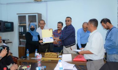 مدير التواهي يكرم عدد من المنظمات ورجال الاعمال تقديراً لجهودهم في دعم القطاع الصحي بالمديرية