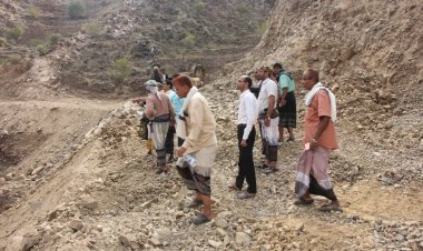 مدير عام حالمين يتفقد سير العمل في مشروع طريق عقبة خلق