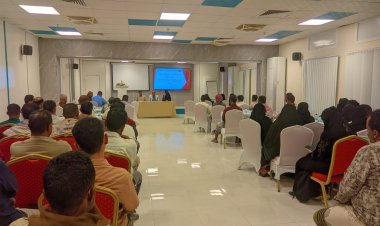 وكيل حضرموت للشؤون الفنية والمدير العام للإدارة العامة يدشنان برنامج القيادة الإدارية وإدارة المشاريع بمدينة المكلا