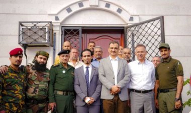 تأسس بتمويل ذاتي.. لملس يفتتح مبنى السلطة المحلية في المعلا