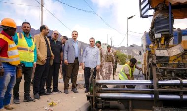 لملس يتفقد سير عمل تأهيل وصيانة الطرقات في مديرية التواهي