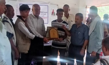 أبين: مؤسسة باقادر تكرم  لاعب  الفجر الجديد ومنتخب الناشئين محمد ناصر فضل (عبسي)