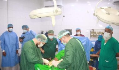 تدشين المخيم الطبي لجراحة الأوعية الدموية والعظام بمستشفى الشحر العام