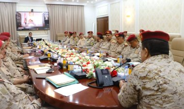 وزير الدفاع يترأس اجتماعا موسعا لقيادة القوات المسلحة