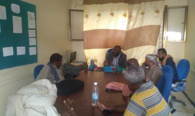 رئيس انتقالي زنجبار يزور مدرسة (الشهيد بن نعم)  ويلنقي مديرها وعددا من المعلمين