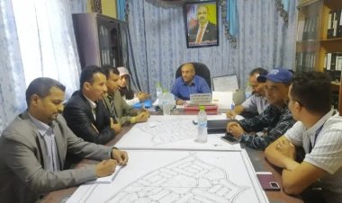 قيادة السلطة المحلية والمجلس الانتقالي بالحصين تلتقي بفريق وزارة التخطيط والتعاون الدولي