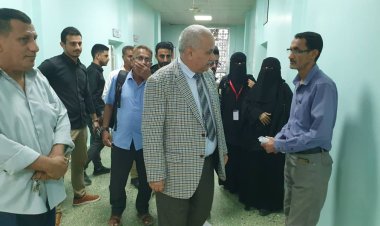 مدير عام الصحة بعدن في زيارة ميدانية تفقدية لمجمع البريقة الصحي ويشيد بجهود منظمة مرسي كور