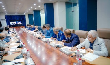 الرئيس الزُبيدي: سنقف إلى جانب رئيس الحكومة لإحداث تغييرات حقيقية وسنقيّم أدائه باستمرار