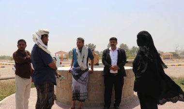 محافظ ابين يسلّم المؤسسة الاقتصادية موقع المجمع الإستهلاكي الشامل بزنجبار