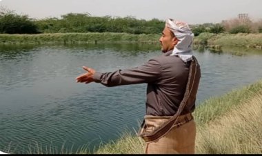 أبين: رئيس جمعية الحصن بخنفر يتفقد مجمع الصرف الصحي بالمنطقة