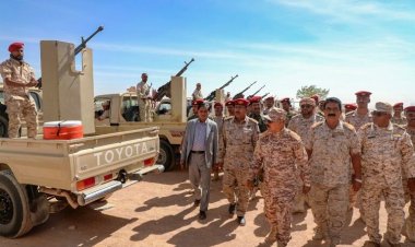 النائب البحسني يطلع على مستوى الجاهزية والانضباط في قوة حماية الشركات بالمكلا