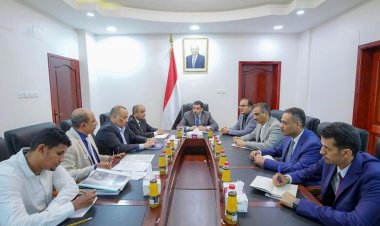 رئيس الوزراء يوجه بتنفيذ عدد من المعالجات والمشاريع الطارئة لتحسين أداء هيئة مستشفى الجمهورية بالعاصمة عدن