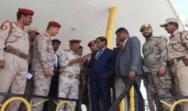 اللواء البحسني يزور الكلية الحربية في العاصمة عدن