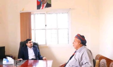 رئيس انتقالي المهرة يلتقي برجل الأعمال والشخصية الاجتماعية محيسن سالم بن محيسن