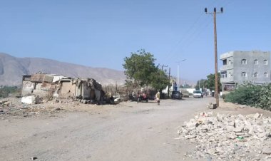 استجابة وبمتابعة انتقالي خنفر... رفع اسلاك كهربائية كانت تهدد حياة المواطنين في منطقة باتيس