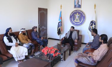 رئيس انتقالي شبوة خلال لقائه بمدير مكتب أوقاف المحافظة يؤكد على أهمية التصدي للافكار المتطرفة