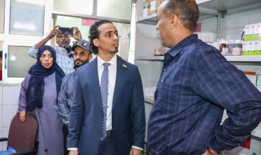 عدن.. السقاف وبن جرادي يطلعان على العمل بمجمع الميدان الصحي بمديرية صيرة عقب إعادة تأهيله وتأثيثه