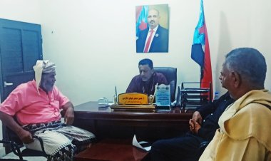رئيس انتقالي أبين يلتقي مدير عام الأحوال المدنية بمديرية زنجبار