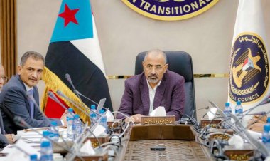 الرئيس الزُبيدي يوجّه بوقف جميع أعمال البناء في الحرم الجامعي بالعاصمة عدن