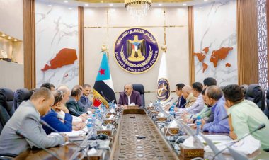 الرئيس الزُبيدي يوجّه بوقف جميع أعمال البناء في الحرم الجامعي واتخاذ التدابير اللازمة للحفاظ عليه