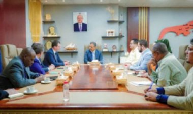 محافظ العاصمة عدن يناقش التدابير الأمنية لحماية مكاتب المنظمات الدولية