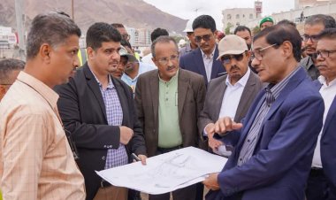 البحسني وبن ماضي يتفقدان العمل بالمرحلة الثانية لمشروع خور المكلا والطريق الدائري