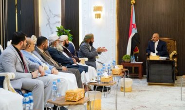 الرئيس الزُبيدي يطّلع على سير العمل في وزارة الأوقاف والإرشاد