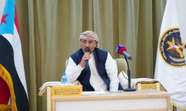 الرئيس الزُبيدي: القرصنة الحوثية تمنع وصول الغذاء والدواء للموانئ