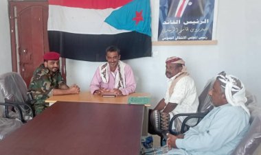 رئيس تنفيذية انتقالي أحور يلتقي بقائد الحزام الأمني في المديرية