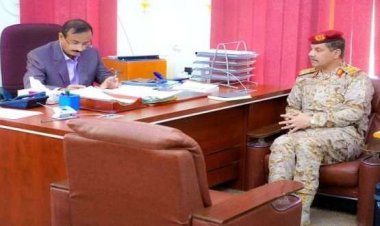 محافظ شبوة يناقش مع قائد محور عتق الأوضاع العسكرية والأمنية في المحافظة