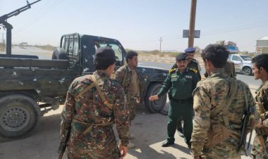 مدير عام شرطة شبوة يتفقد الجاهزية الأمنية في عدد من المرافق والنقاط الأمنية بعتق