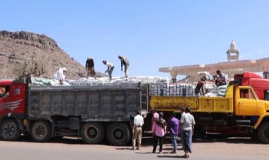 انتقالي أبين يستلم السلل الغذائية لأسر الشهداء والأسر المحتاجة بالمحافظة