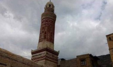 قيادي حوثي يقوم بتحويل اجزاء من مسجد إلى مسكنه الخاص بمحافظة إب اليمنية