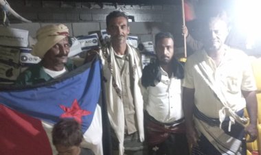 انتقالي أحور يدشن توزيع السلال الغذائية على أسر الشهداء بالمديرية