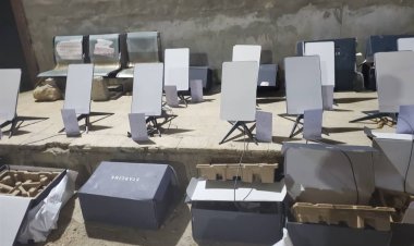 جمارك صرفيت بالمهرة يضبط 28 جهاز نت فضائي استارلينك مع يمني حاول إدخالها بطريقة غير شرعية إلى اليمن