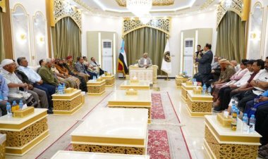 الرئيس الزُبيدي يلتقي قيادة السلطة المحلية والهيئة التنفيذية بالضالع