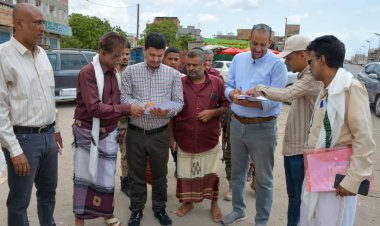 باخبيرة والشوبجي يسلمان مواقع مشاريع الصرف الصحي بالبريقة للجهة المنفذة باكثر من 104 ألف دولار
