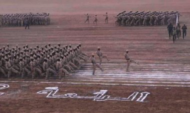 بعرض عسكري مهيب قوات العمالقة الجنوبية تشهد تخرج الدفعة الـ52 من دورة التأهيل العسكري