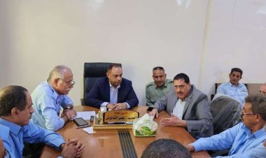 مدير أمن العاصمة عدن يتفقد مصلحة الهجرة والجوازات ويوجه بالتعاون مع المواطنين