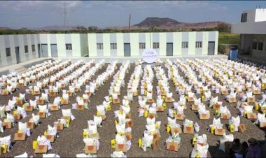 بدعم من هلال الإمارات .. توزيع ٤٥٠ سلة غذائية في عدد من قرى المخا