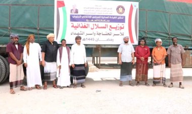 انتقالي المهرة يدشن توزيع المساعدات الغذائية على الأسر الأشد فقراً بعموم مديريات المحافظة