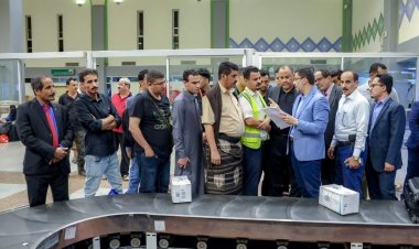 رئيس الوزراء يجري جولة في مطار عدن ويصدر عدة توجيهات