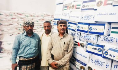 انتقالي أبين يدشن توزيع السلل الغذائية على الأسر المحتاجة في مديريات المحافظة