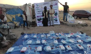 مؤسسة ذو النورين الخيرية التنموية تقدم وجبات أفطار لمخيم عمران في مديرية البريقة