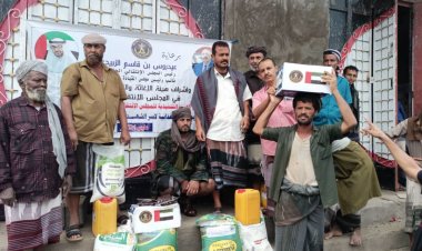 انتقالي طورالباحة يدشن توزيع السلل الغذائية لإسر شهداء المديرية