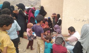 عيادة الوصول الإنساني تعالج حالات سوء التغذية وتوصل العناية الطبية إلى أهالي قرى نائية بمسيمير لحج ( تقرير )