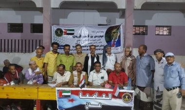 انتقالي العاصمة عدن يواصل عملية صرف السلل الغذائية للمستهدفين بالمديريات